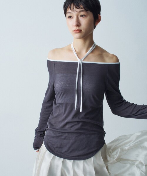 CODE A(コードエー)の「◆bicolor neck design tops(Tシャツ/カットソー・レディース・ブルー系9/ホワイト系5/チャコール・00)」の5枚目の写真