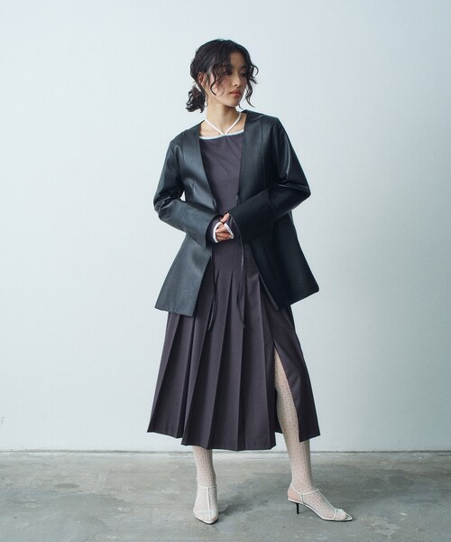 CODE A(コードエー)の「◆bicolor neck design tops(Tシャツ/カットソー・レディース・ブルー系9/ホワイト系5/チャコール・00)」の13枚目の写真