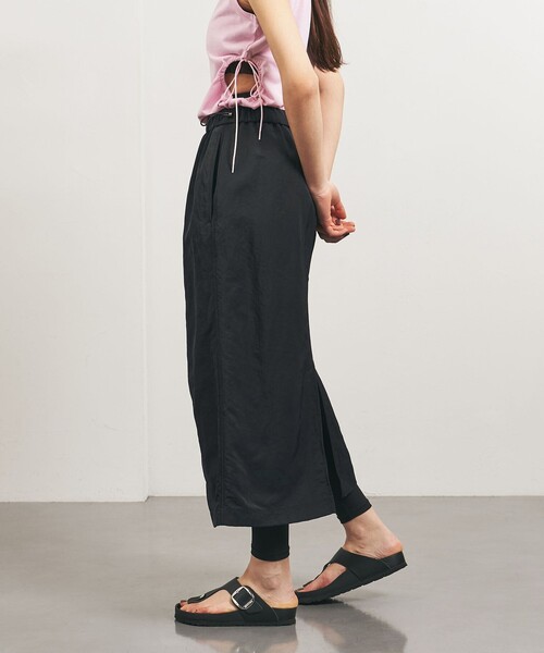 TO UNITED ARROWS（トゥーユナイテッドアローズ）の「＜TO UNITED ARROWS＞ナイロンツイル ギャザースカート（スカート・レディース・オフホワイト/ブラック・FREE）」の2枚目の写真