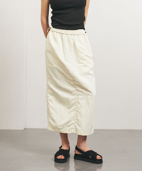 TO UNITED ARROWS（トゥーユナイテッドアローズ）の「＜TO UNITED ARROWS＞ナイロンツイル ギャザースカート（スカート・レディース・オフホワイト/ブラック・FREE）」の3枚目の写真