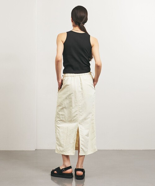 TO UNITED ARROWS（トゥーユナイテッドアローズ）の「＜TO UNITED ARROWS＞ナイロンツイル ギャザースカート（スカート・レディース・オフホワイト/ブラック・FREE）」の5枚目の写真