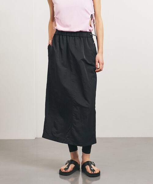 TO UNITED ARROWS（トゥーユナイテッドアローズ）の「＜TO UNITED ARROWS＞ナイロンツイル ギャザースカート（スカート・レディース・オフホワイト/ブラック・FREE）」の6枚目の写真