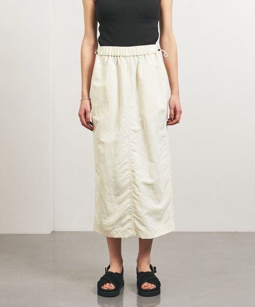 TO UNITED ARROWS（トゥーユナイテッドアローズ）の「＜TO UNITED ARROWS＞ナイロンツイル ギャザースカート（スカート・レディース・オフホワイト/ブラック・FREE）」の9枚目の写真