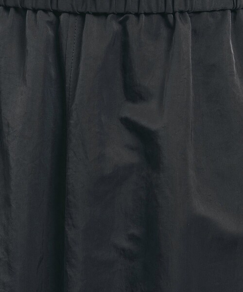 TO UNITED ARROWS（トゥーユナイテッドアローズ）の「＜TO UNITED ARROWS＞ナイロンツイル ギャザースカート（スカート・レディース・オフホワイト/ブラック・FREE）」の19枚目の写真