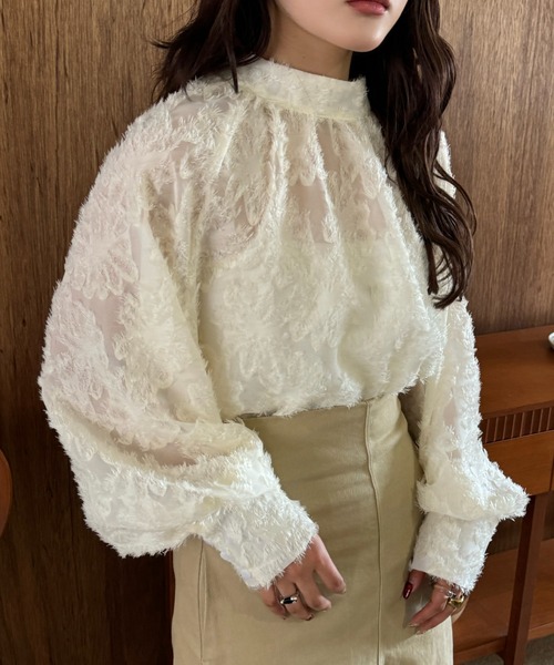 efill（エフィル）の「ボリューム袖 シャギー ブラウス（シャツ/ブラウス・レディース・ベージュ/ブラック・FREE）」の7枚目の写真