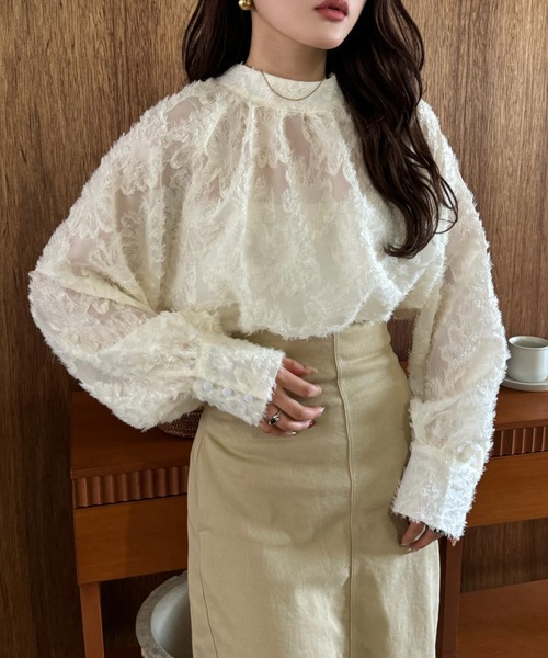 efill（エフィル）の「ボリューム袖 シャギー ブラウス（シャツ/ブラウス・レディース・ベージュ/ブラック・FREE）」の8枚目の写真