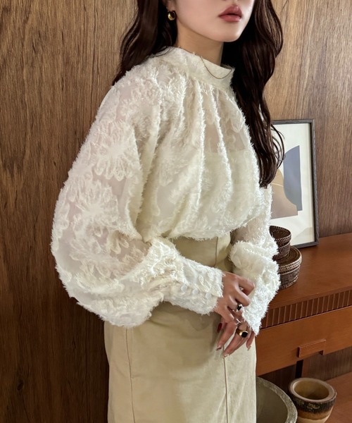 efill（エフィル）の「ボリューム袖 シャギー ブラウス（シャツ/ブラウス・レディース・ベージュ/ブラック・FREE）」の17枚目の写真