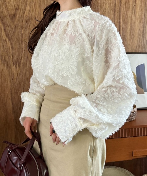 efill（エフィル）の「ボリューム袖 シャギー ブラウス（シャツ/ブラウス・レディース・ベージュ/ブラック・FREE）」の14枚目の写真