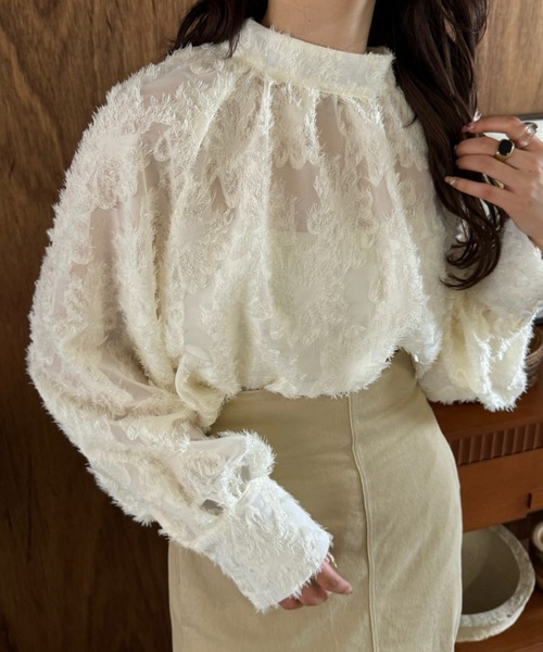 efill（エフィル）の「ボリューム袖 シャギー ブラウス（シャツ/ブラウス・レディース・ベージュ/ブラック・FREE）」の13枚目の写真