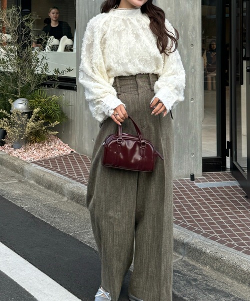 efill（エフィル）の「ボリューム袖 シャギー ブラウス（シャツ/ブラウス・レディース・ベージュ/ブラック・FREE）」の19枚目の写真