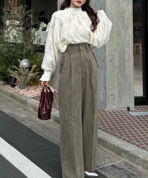 efill（エフィル）の「ボリューム袖 シャギー ブラウス（シャツ/ブラウス・レディース・ベージュ/ブラック・FREE）」の20枚目の写真