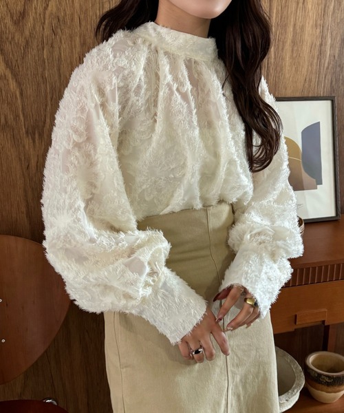 efill（エフィル）の「ボリューム袖 シャギー ブラウス（シャツ/ブラウス・レディース・ベージュ/ブラック・FREE）」の16枚目の写真