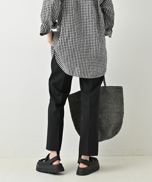 SLOBE IENA(スローブイエナ)の「《WEB・一部店舗限定》スティックパンツ(スラックス・レディース・ベージュ/ブラック・40/38/36)」の11枚目の写真