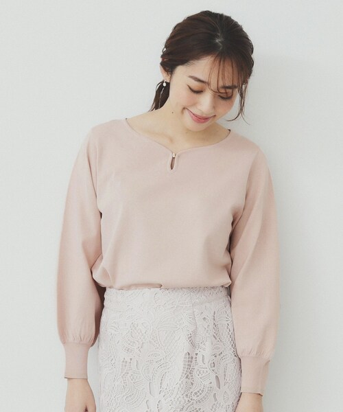 index（インデックス）の「パーツ付きハートネックニットトップス【洗濯機洗い可】（ニット/セーター・レディース・サンドベージュ/パープル/ネイビー/オフホワイト・38/42/40/36）」の9枚目の写真