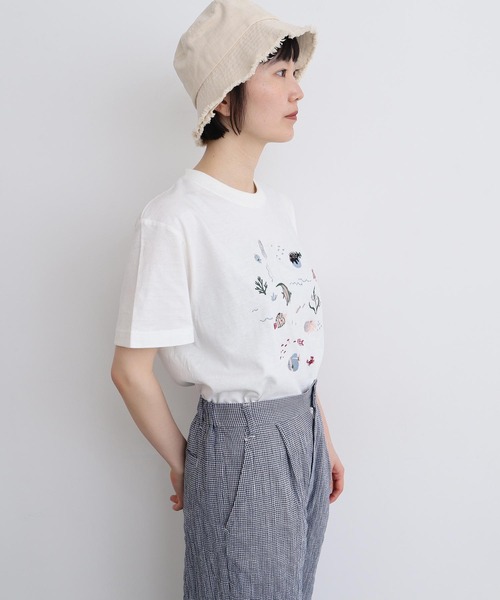 l'atelier du savon（アトリエドサボン）の「集まる海のさかな　刺繍Tシャツ（Tシャツ/カットソー・レディース・ホワイト/ネイビー・FREE）」の6枚目の写真