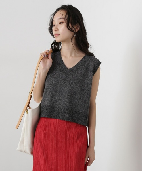 N.(N. Natural Beauty Basic)(エヌエヌナチュラルビューティーベーシック)の「Vネックショートベスト(ベスト・レディース・ブラック/オフホワイト/ベージュ・MEDIUM)」の3枚目の写真