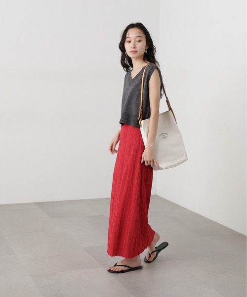 N.(N. Natural Beauty Basic)(エヌエヌナチュラルビューティーベーシック)の「Vネックショートベスト(ベスト・レディース・ブラック/オフホワイト/ベージュ・MEDIUM)」の15枚目の写真