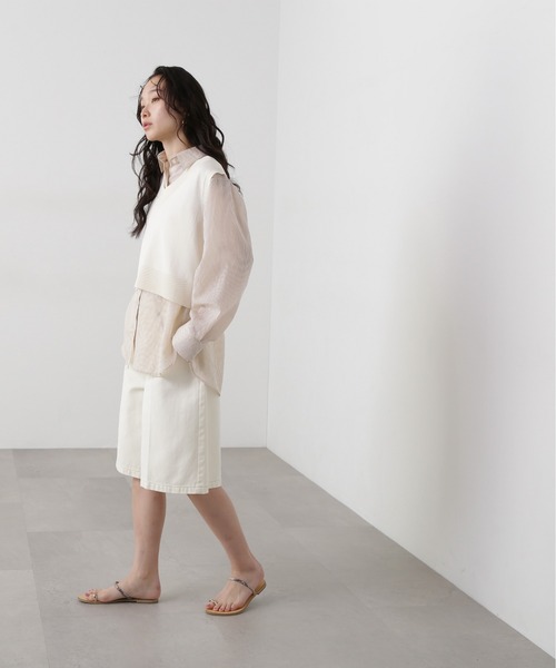 N.(N. Natural Beauty Basic)(エヌエヌナチュラルビューティーベーシック)の「Vネックショートベスト(ベスト・レディース・ブラック/オフホワイト/ベージュ・MEDIUM)」の5枚目の写真