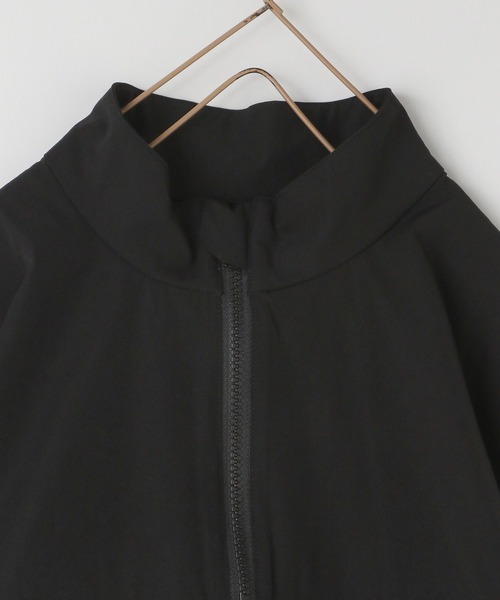 LOWRYS FARM（ローリーズファーム）の「ＳＷＩＭアノラックラッシュガード　324083（ラッシュガード・キッズ・ブラック/イエロー・120cm/110cm/150cm/140cm/130cm）」の4枚目の写真