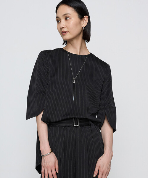 COMME CA（コムサ）の「【ブライトリーセットアップ】サテンストライプ プルオーバー（シャツ/ブラウス・レディース・グレー/ブラック・9号/11号）」の4枚目の写真