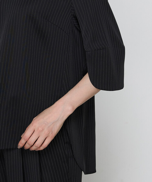 COMME CA（コムサ）の「【ブライトリーセットアップ】サテンストライプ プルオーバー（シャツ/ブラウス・レディース・グレー/ブラック・9号/11号）」の13枚目の写真