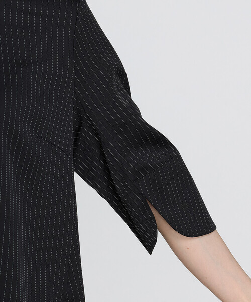 COMME CA（コムサ）の「【ブライトリーセットアップ】サテンストライプ プルオーバー（シャツ/ブラウス・レディース・グレー/ブラック・9号/11号）」の14枚目の写真