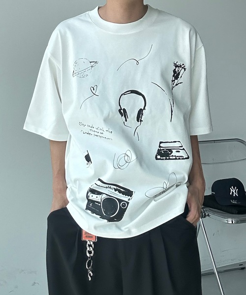 UNDERSTATEMENTs(アンダーステイトメント)の「【ユニセックス】アソートプリント半袖Tシャツ(Tシャツ/カットソー・メンズ・ホワイト系その他2/ホワイト系その他4/ブラック系その他/ブラック系その他3/ブラック系その他5/ブルー/ホワイト系その他5/ブラック/ブラック系その他2/ホワイト/ホワイト系その他/ホワイト系その他3/ブラック系その他4/レッド・MEDIUM/LARGE)」の4枚目の写真