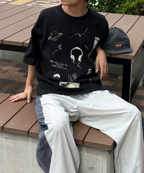 UNDERSTATEMENTs(アンダーステイトメント)の「【ユニセックス】アソートプリント半袖Tシャツ(Tシャツ/カットソー・メンズ・ホワイト系その他2/ホワイト系その他4/ブラック系その他/ブラック系その他3/ブラック系その他5/ブルー/ホワイト系その他5/ブラック/ブラック系その他2/ホワイト/ホワイト系その他/ホワイト系その他3/ブラック系その他4/レッド・MEDIUM/LARGE)」の10枚目の写真