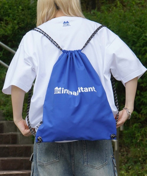 INHABITANT（インハビタント）の「【INHABITANT】ワンポイント ブランドロゴプリント ベーシック ナップザック メンズ レディース（バックパック/リュック・メンズ・グリーン/オレンジ/イエロー/ブラック/ブルー/グレー/ホワイト/パープル・FREE）」の5枚目の写真