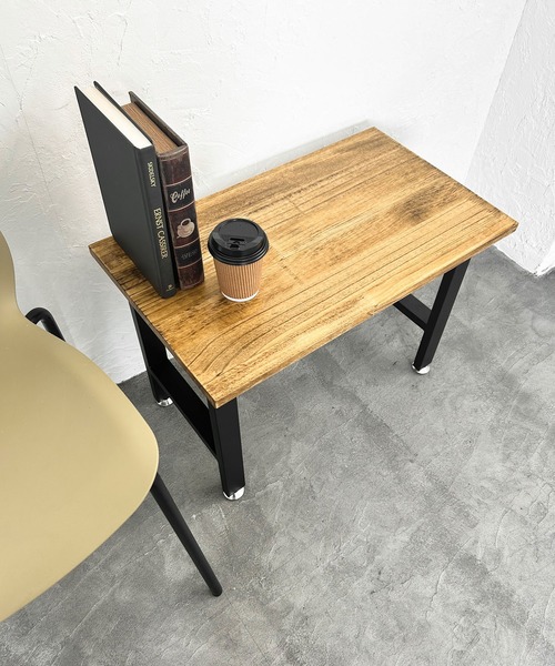 【未来工房】一点物ですパイン材　アイアンレッグのカフェテーブル ハンドメイド パイン材 アイアンレッグのカフェテーブル ハンドメイド <未来工房
