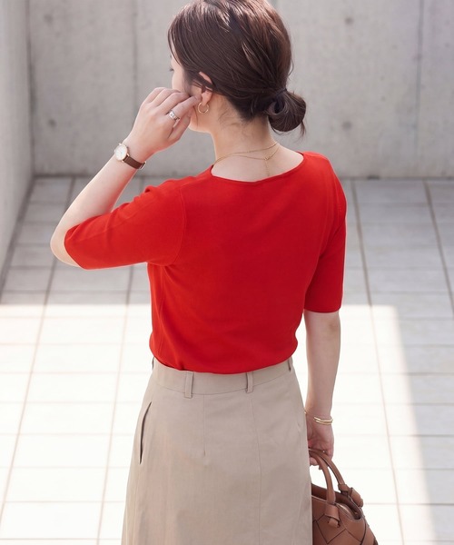 STYLE DELI(スタイルデリ)の「サラッとした5分袖ボートネックニットB(ニット/セーター・レディース・ブラック/ホワイト/イエロー・MEDIUM)」の7枚目の写真