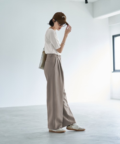 STYLE DELI(スタイルデリ)の「サラッとした5分袖ボートネックニットB(ニット/セーター・レディース・ブラック/ホワイト/イエロー・MEDIUM)」の12枚目の写真