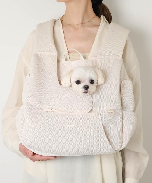 moncheri(モンシェリ)の「軽量メッシュフロントリュックメッシュ付き【2サイズ展開・飛び出し防止リード付・9㎏まで対応】(ペット用キャリーケース・レディース・ベージュ/ブラック・S/M/XS)」の13枚目の写真