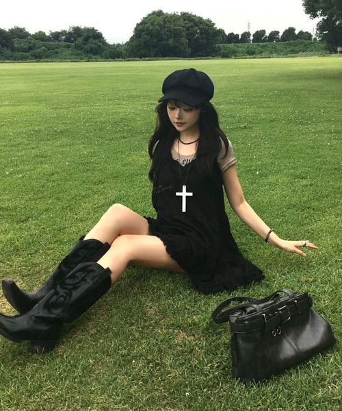 nui nullu(ヌイヌル)の「【nui nullu】前後2WAYレタリング刺繍レースキャミワンピース(ワンピース・レディース・ブラウン/ホワイト/ブラック・FREE)」の5枚目の写真