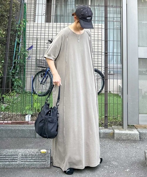 CORNERS by KR（コーナーズバイケーアール）の「【CORNERS by KR】ピグメントデザインカットロングワンピース（ワンピース・レディース・カーキ/ブラック/チャコールグレー・L/M）」の3枚目の写真