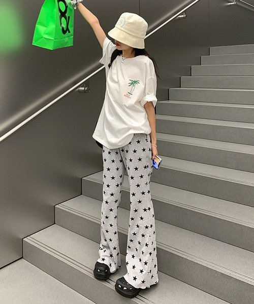 MEMECLE（メメクル）の「【 MEMECLE / メメクル 】スターデザインフレアパンツ（その他パンツ・レディース・グレー・M/L/S）」の2枚目の写真