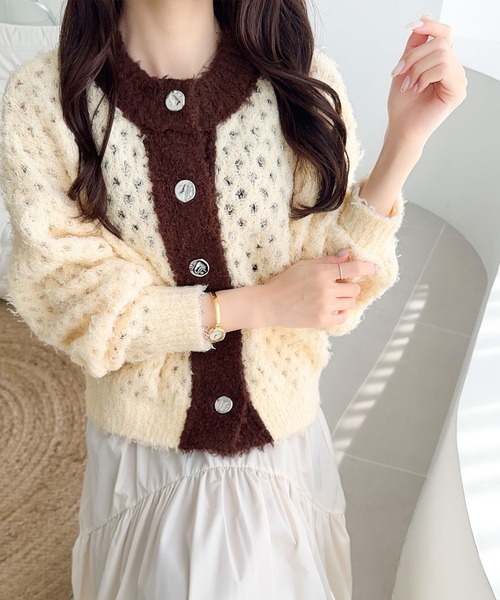 mily bilet(ミウィビレット)の「【mily bilet】バイカラー映えがお洒落見えの鍵。メタルボタン使いフェザーヤーン前後2wayニットカーディガン(カーディガン/ボレロ・レディース・ブラック/アイボリー/グレー・LARGE/MEDIUM/SMALL/X-LARGE)」の8枚目の写真