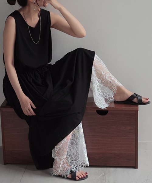 HUG.U（ハグユー）の「重ねて楽しむ 裾レースペチパンツ（その他パンツ・レディース・ブラック/ホワイト・トール丈/レギュラー丈）」の6枚目の写真