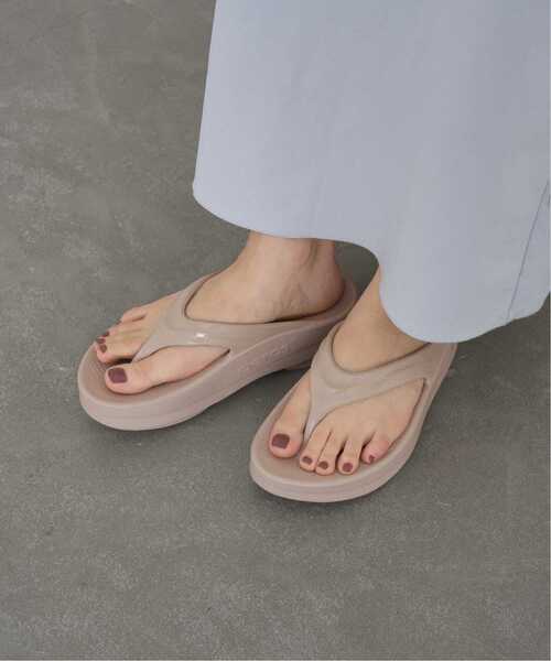 U by SPICK&SPAN(ユーバイスピックアンドスパン)の「《追加》OOFOS /ウーフォス O Omega2(サンダル・レディース・ブラック/タン・23cm/24cm/25cm)」の2枚目の写真