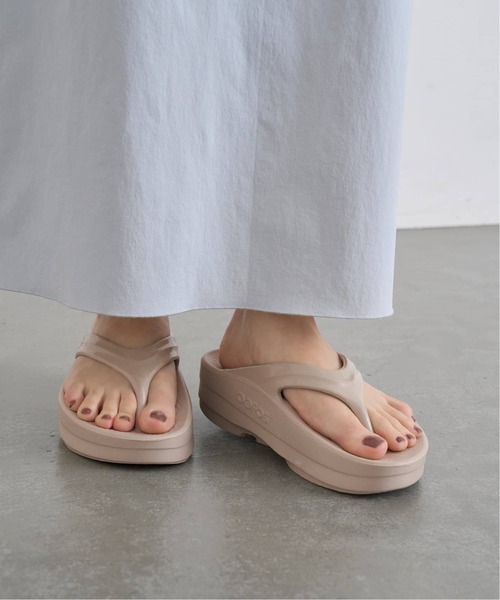U by SPICK&SPAN(ユーバイスピックアンドスパン)の「《追加》OOFOS /ウーフォス O Omega2(サンダル・レディース・ブラック/タン・23cm/24cm/25cm)」の7枚目の写真