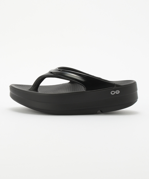 U by SPICK&SPAN(ユーバイスピックアンドスパン)の「《追加》OOFOS /ウーフォス O Omega2(サンダル・レディース・ブラック/タン・23cm/24cm/25cm)」の16枚目の写真