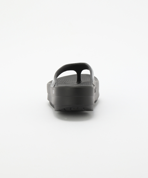 U by SPICK&SPAN(ユーバイスピックアンドスパン)の「《追加》OOFOS /ウーフォス O Omega2(サンダル・レディース・ブラック/タン・23cm/24cm/25cm)」の17枚目の写真