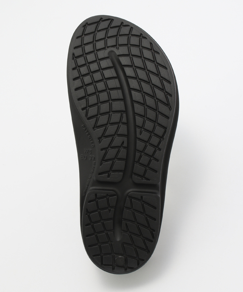 U by SPICK&SPAN(ユーバイスピックアンドスパン)の「《追加》OOFOS /ウーフォス O Omega2(サンダル・レディース・ブラック/タン・23cm/24cm/25cm)」の21枚目の写真