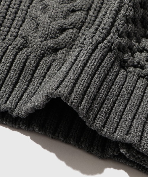 ADAM ET ROPE'（アダムエロペ）の「【WEB限定】ボリューム ケーブル オーバーサイズ カーディガン / 超軽量 / ユニセックス（カーディガン/ボレロ・メンズ・レッド系その他4/チャコールグレー/オフホワイト/スミクロ・M/L）」の21枚目の写真