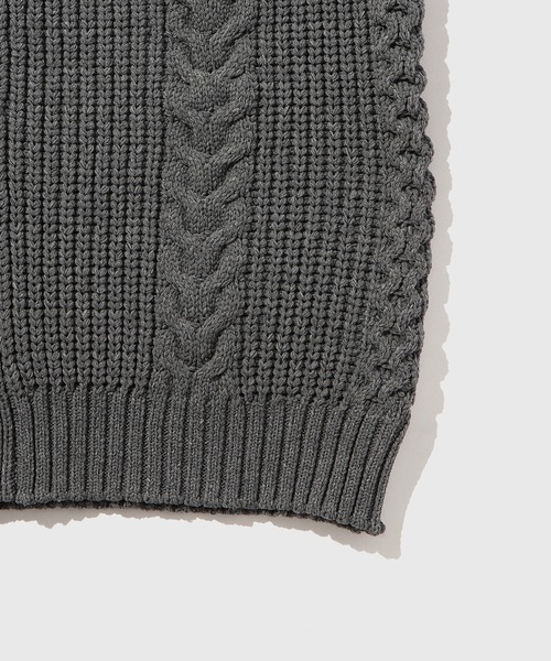 ADAM ET ROPE'（アダムエロペ）の「【WEB限定】ボリューム ケーブル オーバーサイズ カーディガン / 超軽量 / ユニセックス（カーディガン/ボレロ・メンズ・レッド系その他4/チャコールグレー/オフホワイト/スミクロ・M/L）」の17枚目の写真