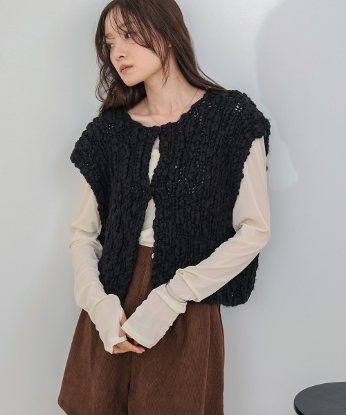 Bab(バブ)の「ハンドニットベスト(ベスト・レディース・アイボリー/ブラック・FREE)」の2枚目の写真