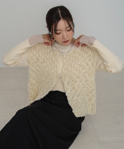 Bab(バブ)の「ハンドニットベスト(ベスト・レディース・アイボリー/ブラック・FREE)」の5枚目の写真