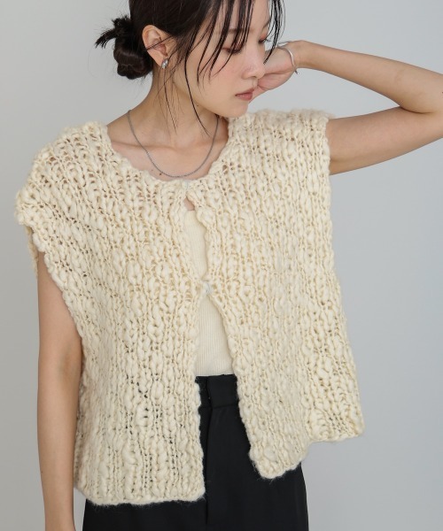 Bab(バブ)の「ハンドニットベスト(ベスト・レディース・アイボリー/ブラック・FREE)」の13枚目の写真