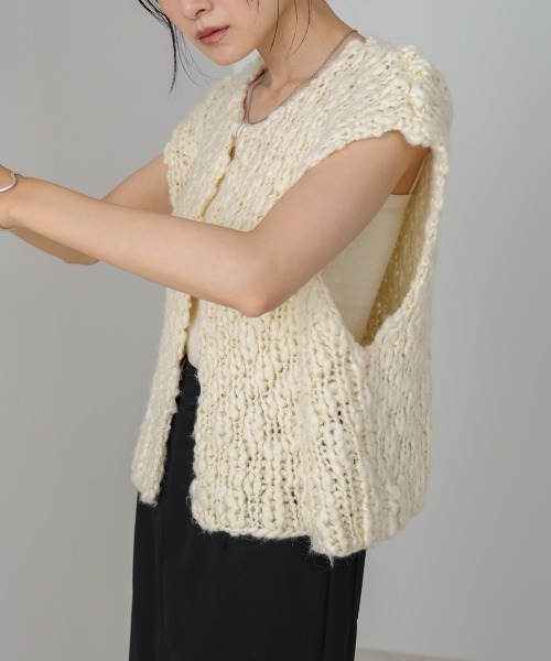 Bab(バブ)の「ハンドニットベスト(ベスト・レディース・アイボリー/ブラック・FREE)」の14枚目の写真