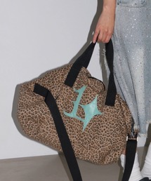 .KOM（ドットコム）の「A'GEM/9 × .kom 『.KOM/ドットケーオーエム』 Y2Kビッグロゴダッフルバッグ（メッセンジャーバッグ）」